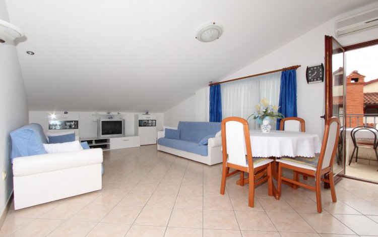 DUJMOVIC One-Bedroom Apartment 2 (Dujmovic A4)