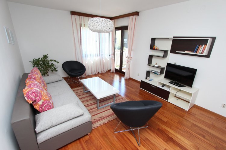 MITTON 2 Two-Bedroom Apartment (Motovunska)