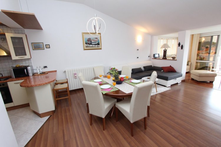 TANJA Three-Bedroom Apartment with Balcony