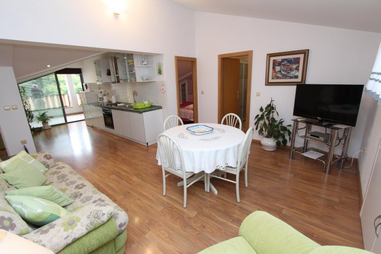 DARIA Two Bedroom Apartment (panorama)