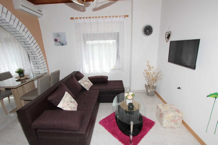 MILOTIC One-Bedroom Apartment A2