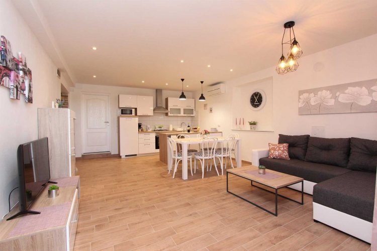 MILOTIC Two-Bedroom Apartment (A4)