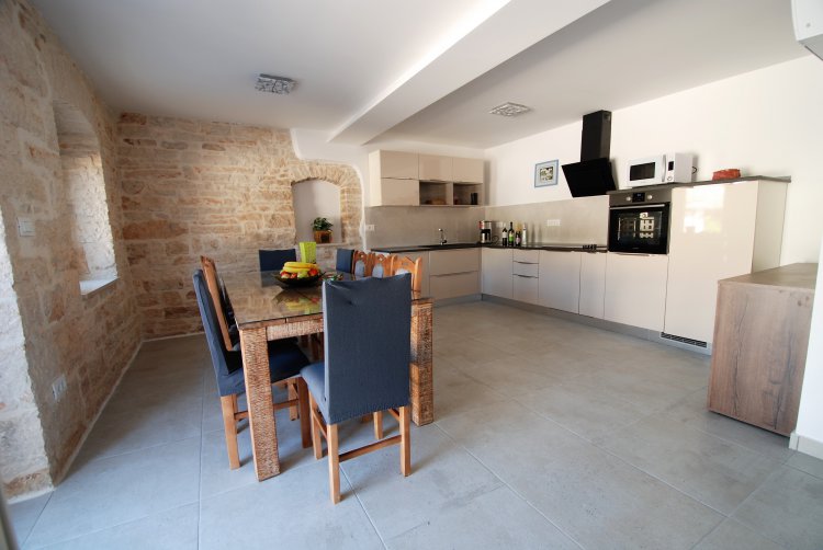 VILLA MANDY Four-Bedroom Holiday House