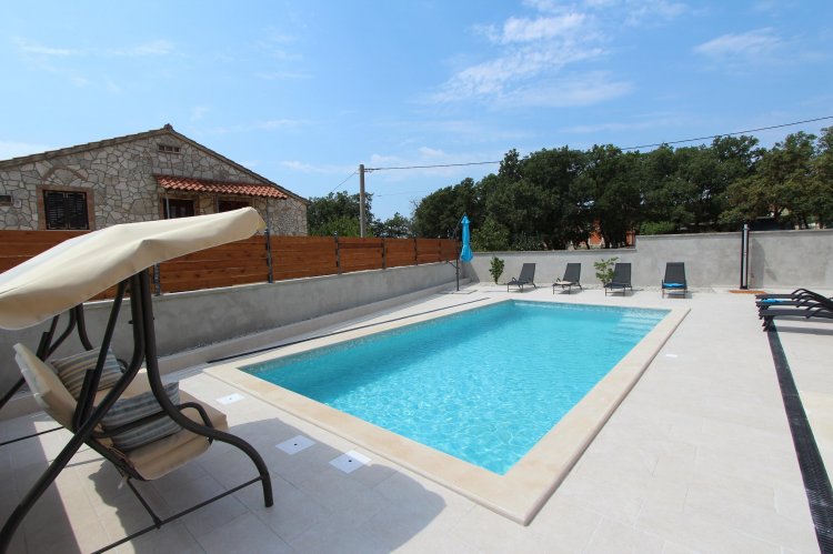 ALEX Holiday House with Pool
