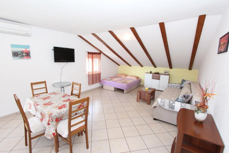 DRAGICA One-Bedroom Apartment 2