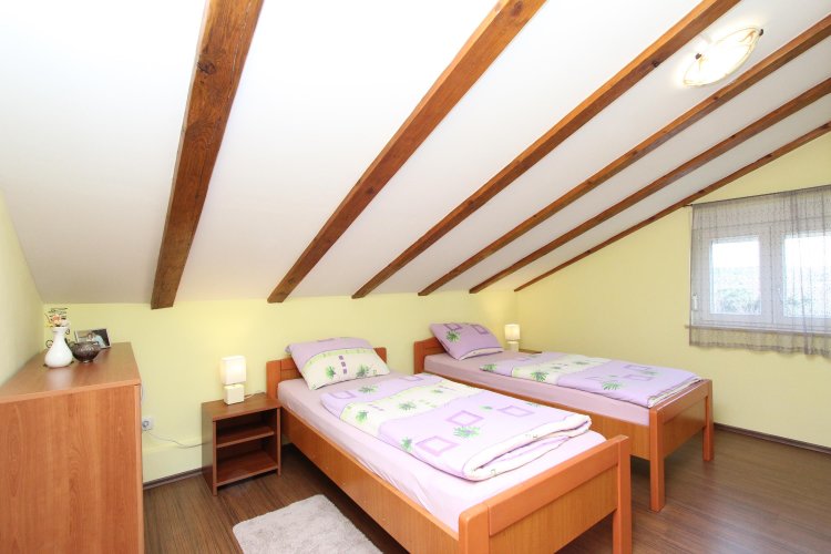 DRAGICA: One-Bedroom Apartment 3