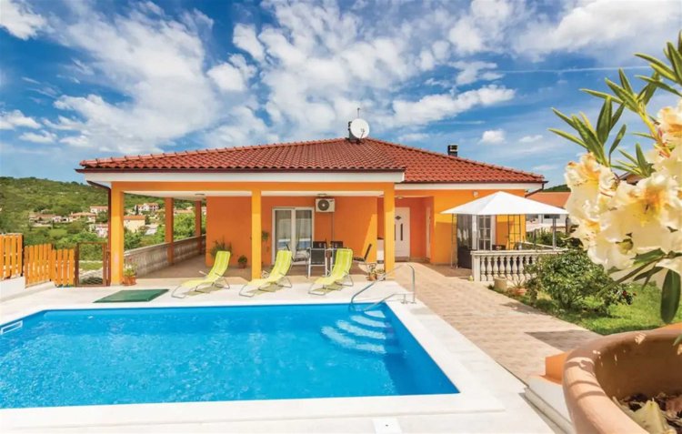 MARIKA Holiday House